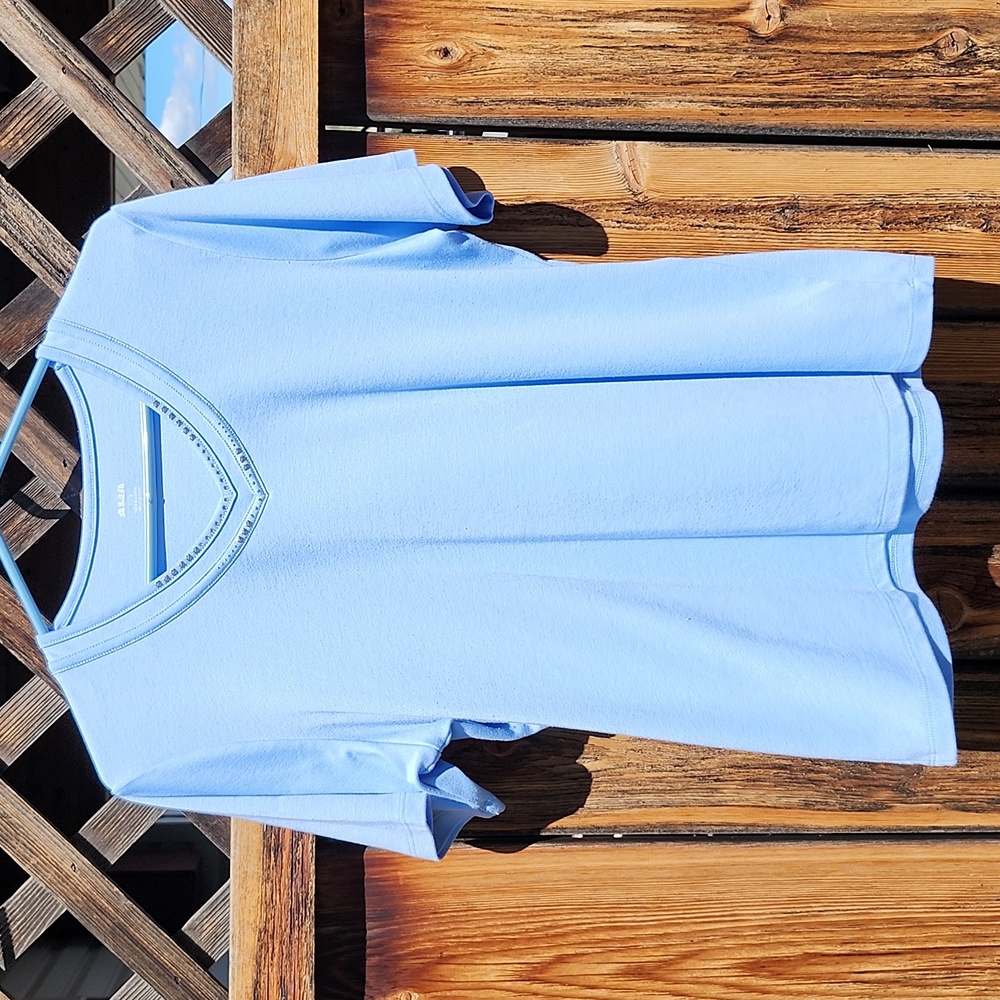 ⭐️Alia Blue V neck Tee with Gem Collar